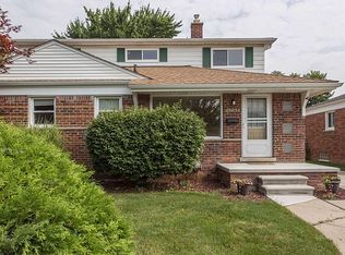 28242 N Clements Cir, Livonia, MI 48150