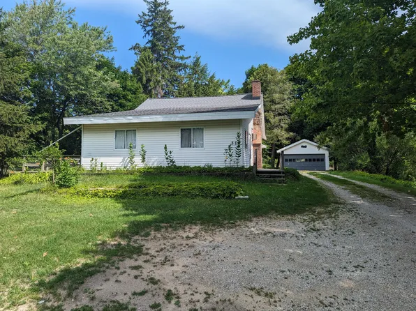 310 W State St, Scottville, MI 49454