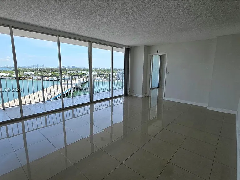 7601 E Treasure Dr #1516 — Photo 2