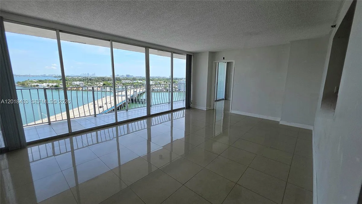 Building Photo - 7601 E Treasure Dr #1516