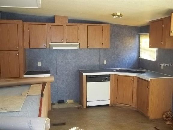 5th image of 10044 Oak Dr