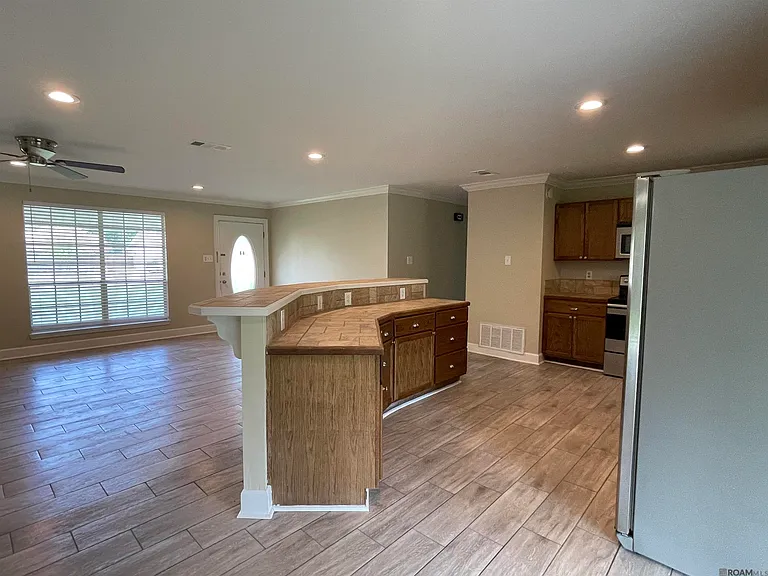 331 E Bolivar Dr — Photo 4