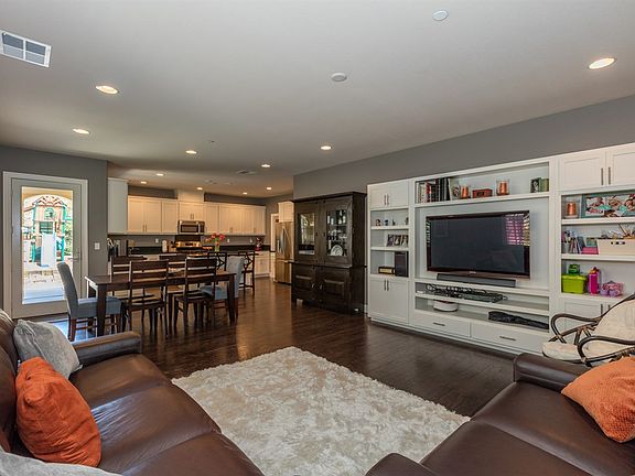 4th image of 5392 Chesbro Ave
