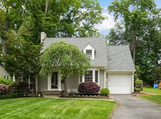 16 Wynnewood Dr, Livingston, NJ 07039