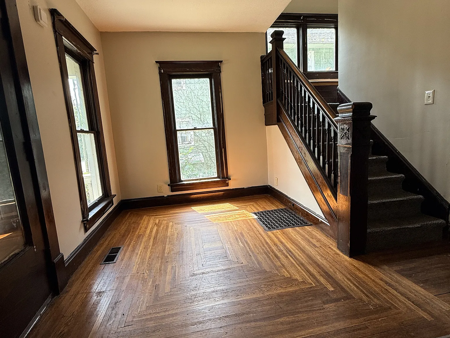 430 Elmwood Pl - Unit 1 — Photo 2