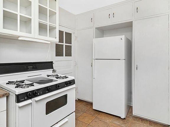 4th image of 420 Park Ave APT 203