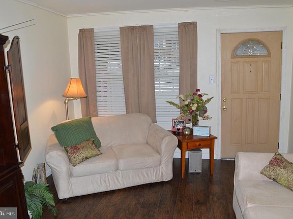 2nd image of 61 Park Vallei Ln