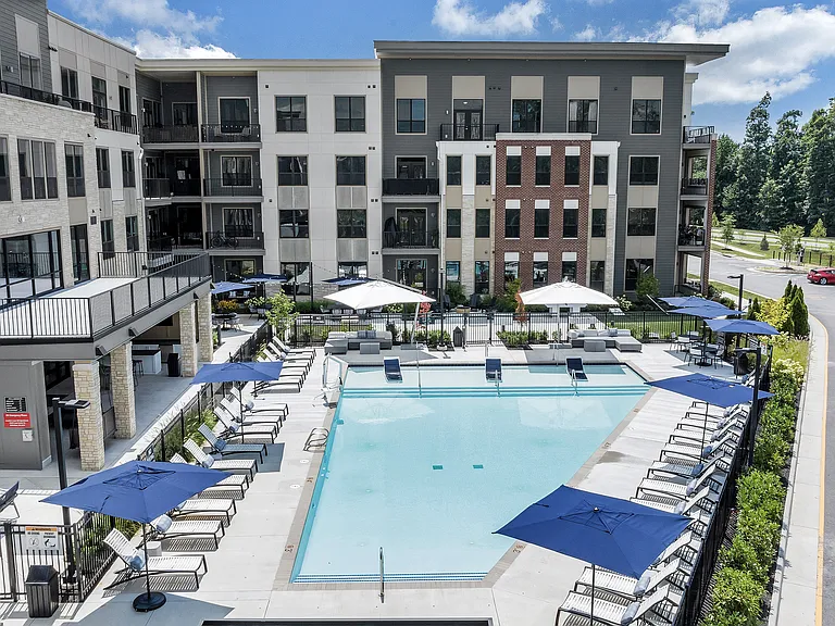 Luxe 360 on Centerpointe — Photo 54