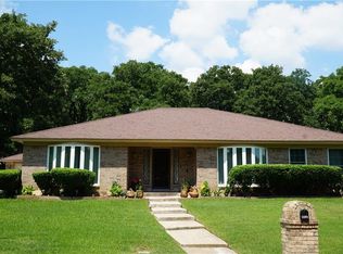 1808 Crooked Ln, Fort Worth, TX 76112