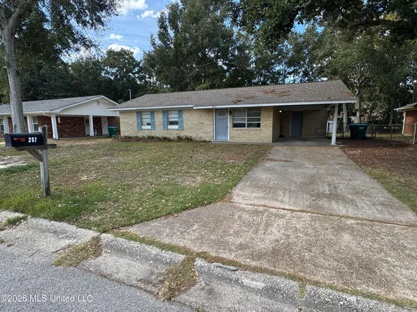207 Walnut Dr, Ocean Springs, MS 39564