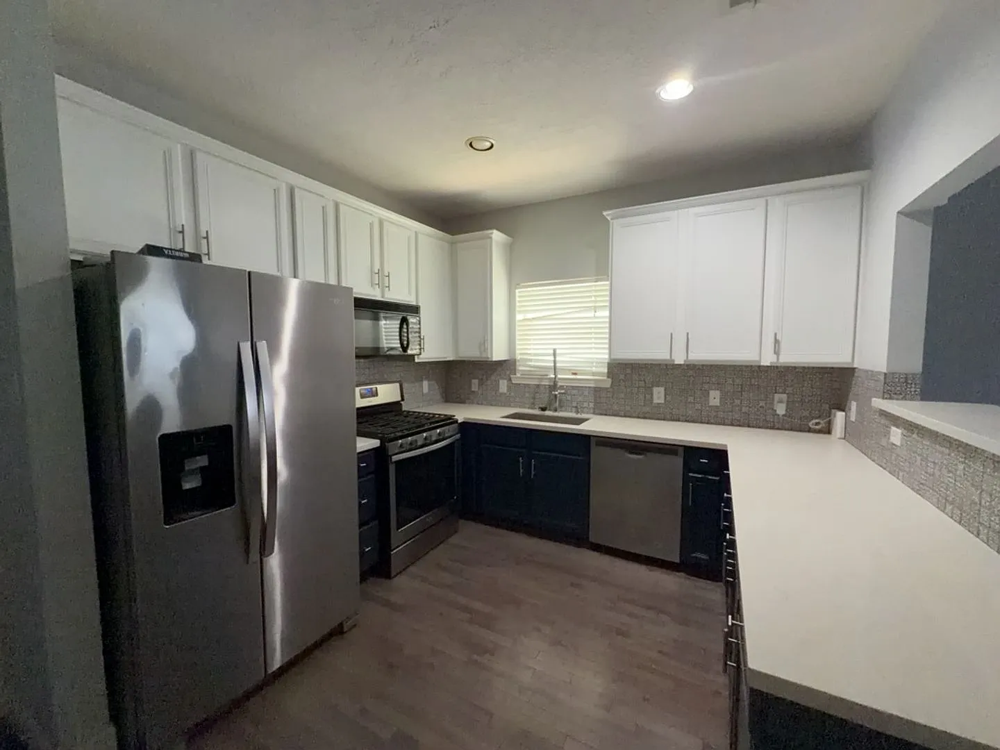 1828 Fletcher St - Ask about our No Cash Security Deposit Option — Photo 2