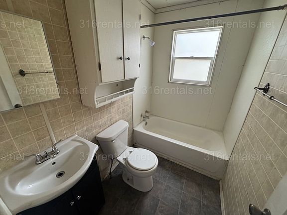 5th image of 304 SE 5th St