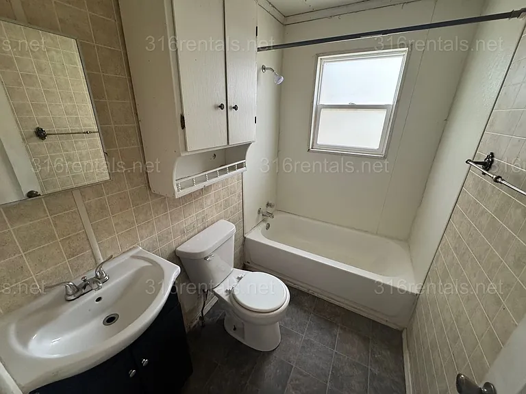 304 SE 5th St — Photo 5