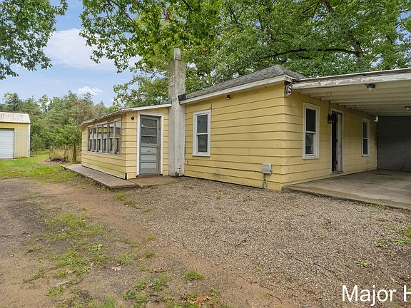 5th image of 23032 Almy Rd