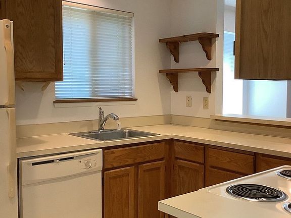 5th image of 14607 NE 30th Pl #12-A