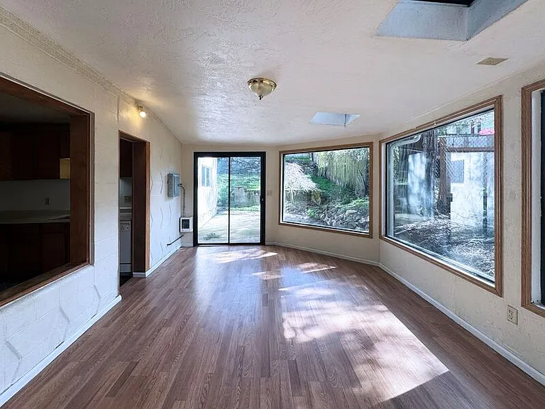 1180 E 37th Ave — Photo 44