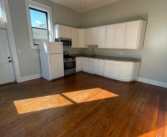 910 Washington Ave #1 — Photo 3