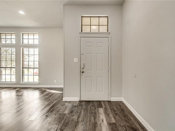 4th image of 2029 Meadowbrook Dr