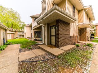 1126 E Travelers Trl #16, Burnsville, MN 55337