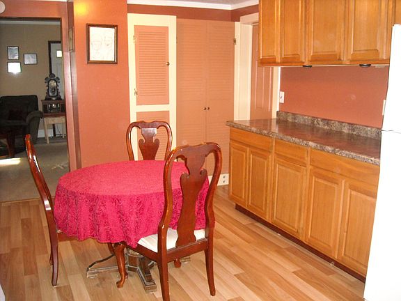 2nd image of 350 Pine St