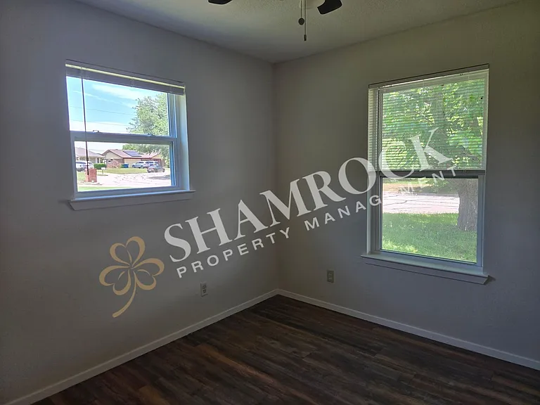 929 Rosedale Dr — Photo 11