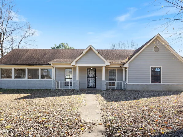 6641 Black Thorn Dr, Walls, MS 38680
