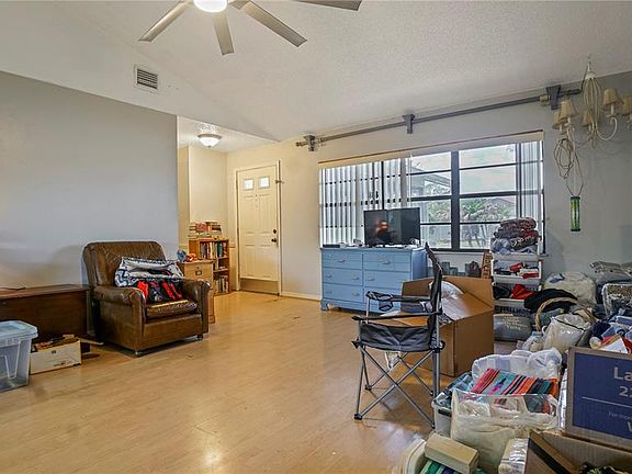 3rd image of 774 HARLAND COURT