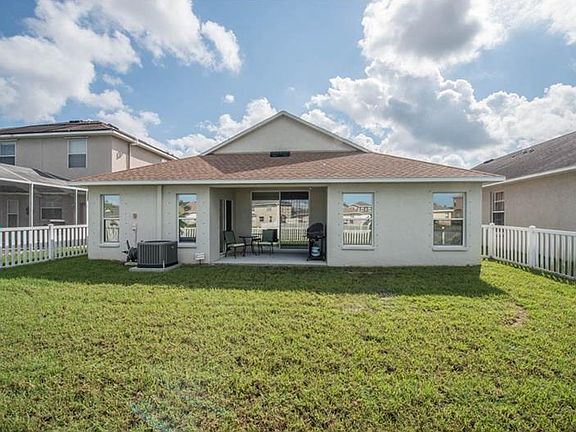 5th image of 422 Stone Briar Dr