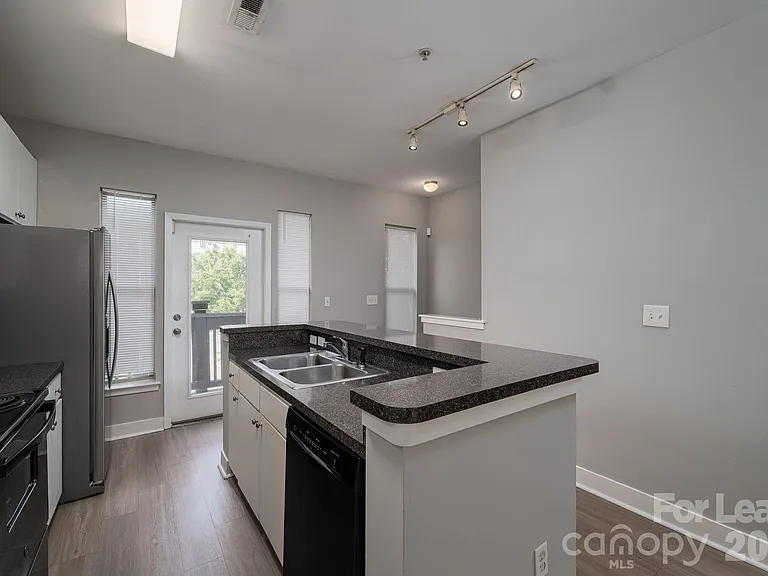 1012 Skyline View Way — Photo 11