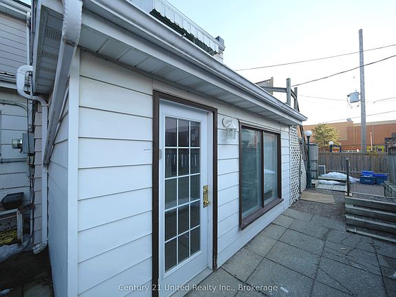 3rd image of 375A Queen St