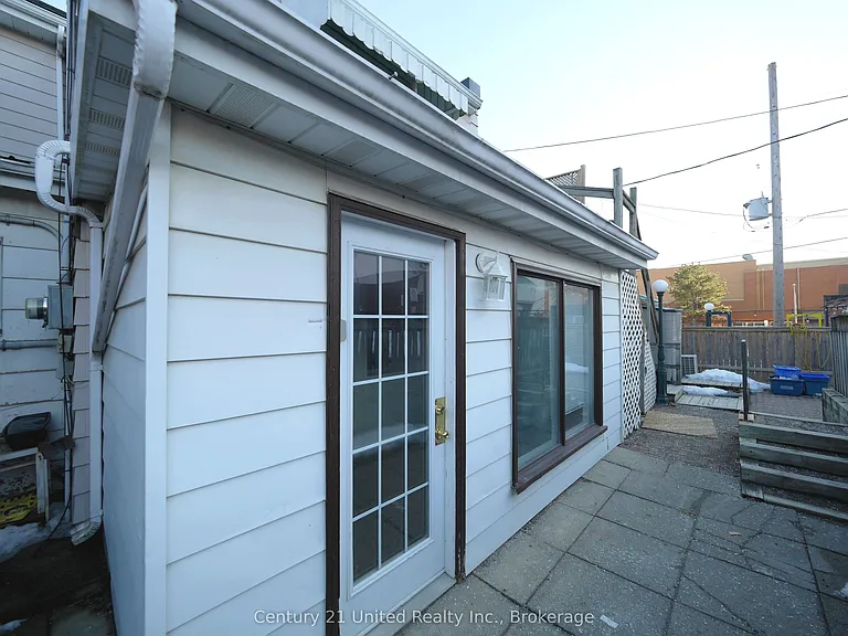 375 A Queen St — Photo 3