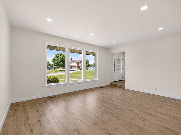 4th image of 5423 W Pebble Ln