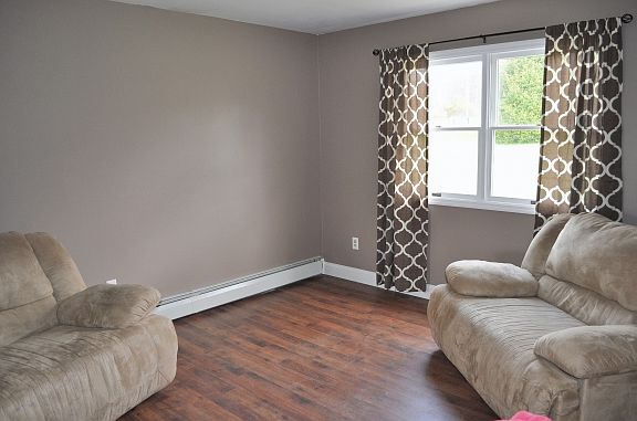 2nd image of 261 Parkview Dr