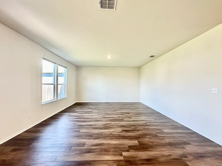 10235 Crossbuck — Photo 15