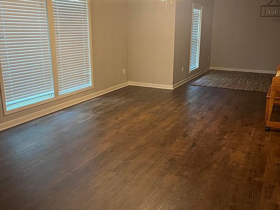 3rd image of 2512 Regency Cir