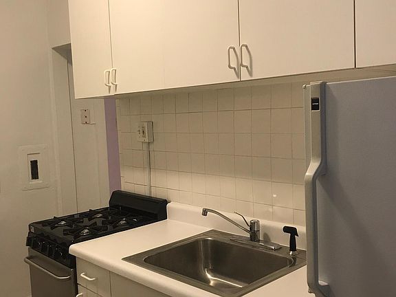 4th image of 529 W Aldine Ave APT 1S