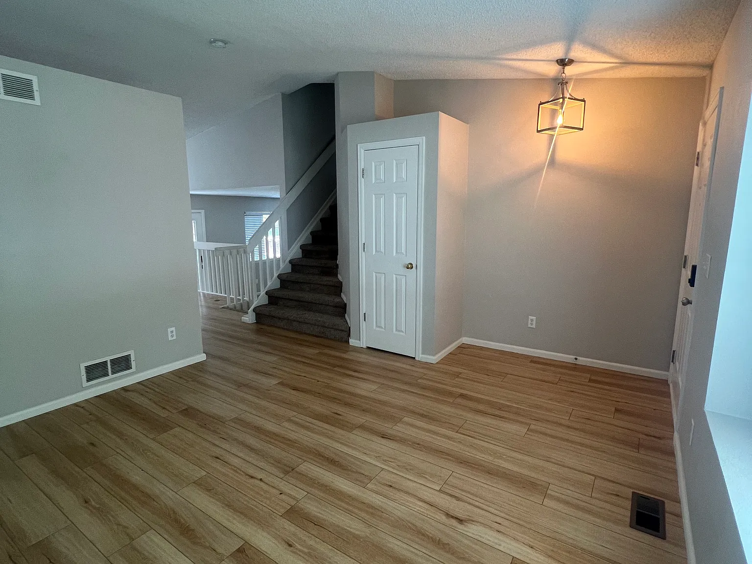 9880 Castle Ridge Circle — Photo 2