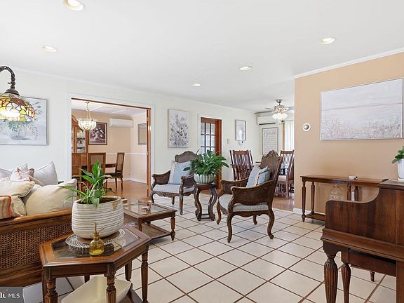 5th image of 16 Parkside Cir