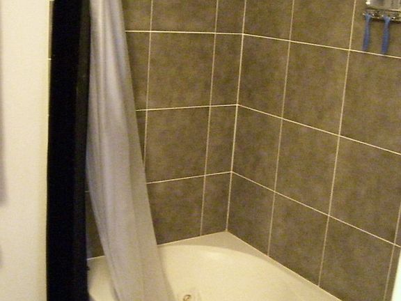 New tile & Jacuzzi-brand spa tub