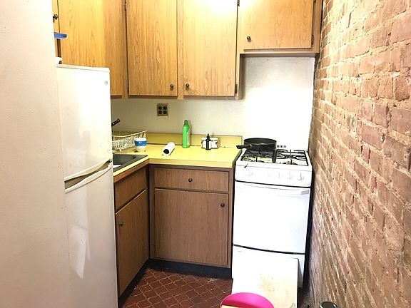 4th image of 114 W 74th St APT 4A