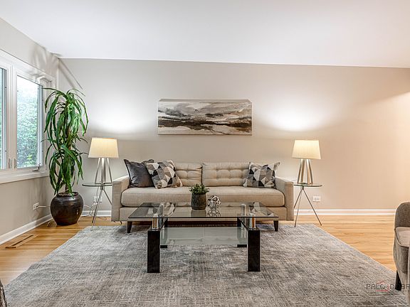 3rd image of 216 Valley View Ct