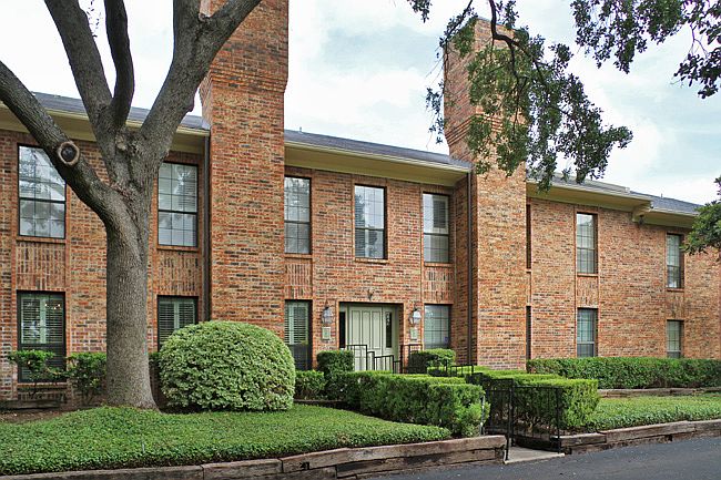 1st image of 201 Ellwood St APT 105
