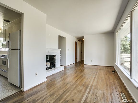 5th image of 4715 College Ave