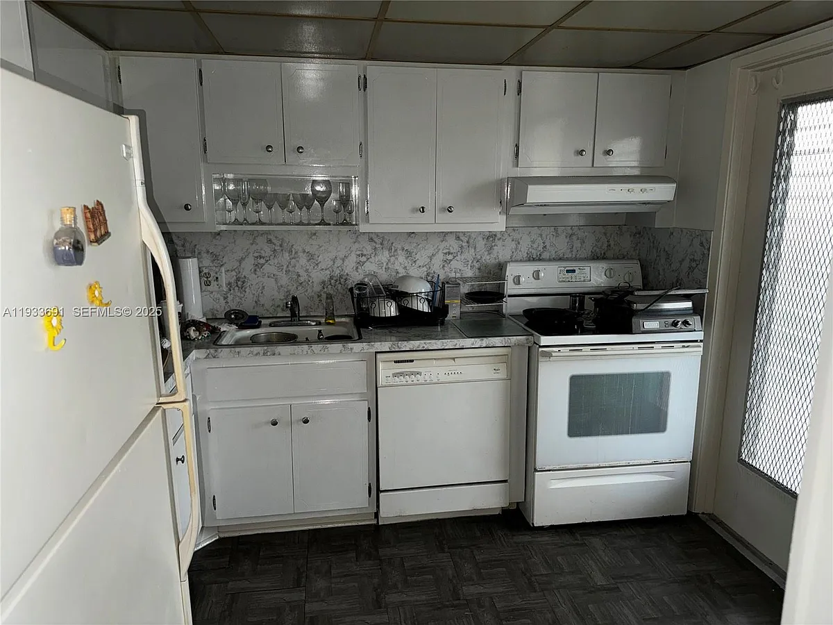 Building Photo - 950 Hillcrest Dr #411