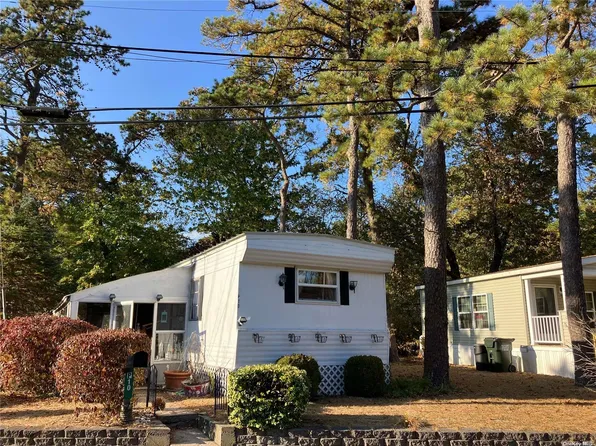 525/P10 Riverleigh Avenue #P10, Riverhead, NY 11901