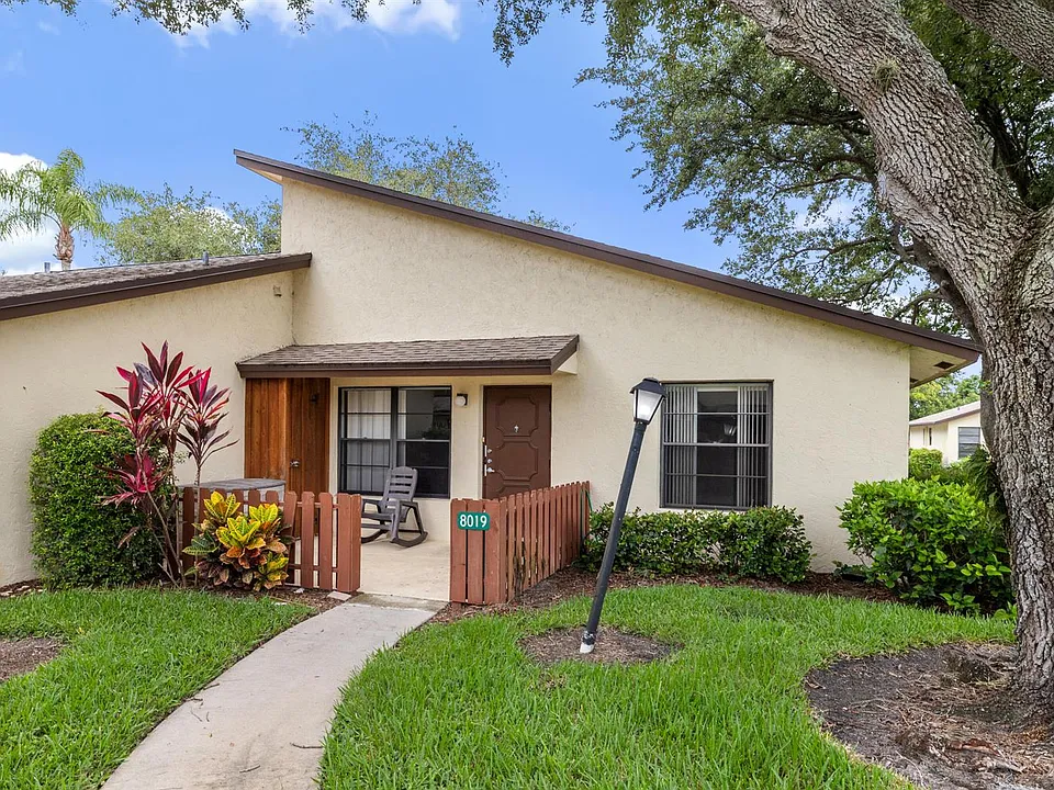 8019 SE Villa Cir