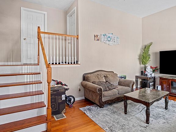 4th image of 79 Frankton Ave