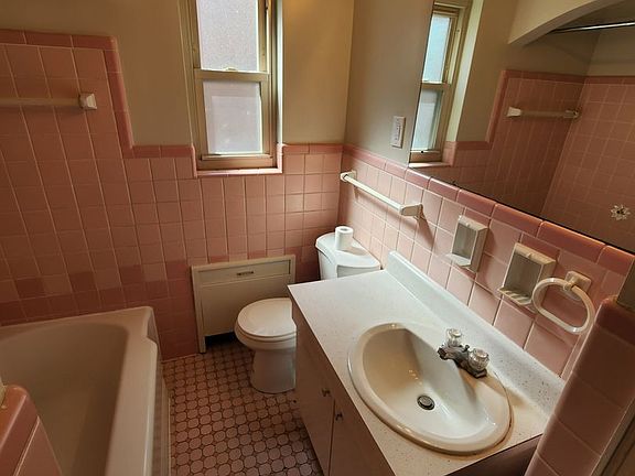 5th image of 6335 Cambridge Ave APT 2