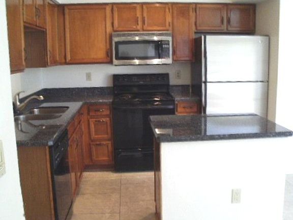 5th image of 602 N May Unit 18