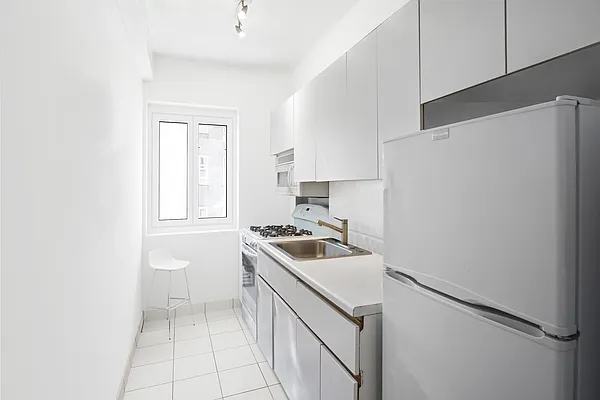 Rented by Alexander Anderson Real Estate Group | media 11